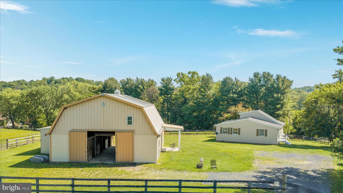 82 Pond Road photo 43