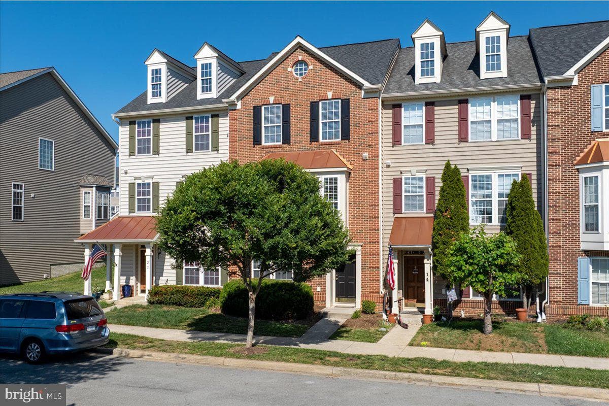 18 Davis Street, Charles Town