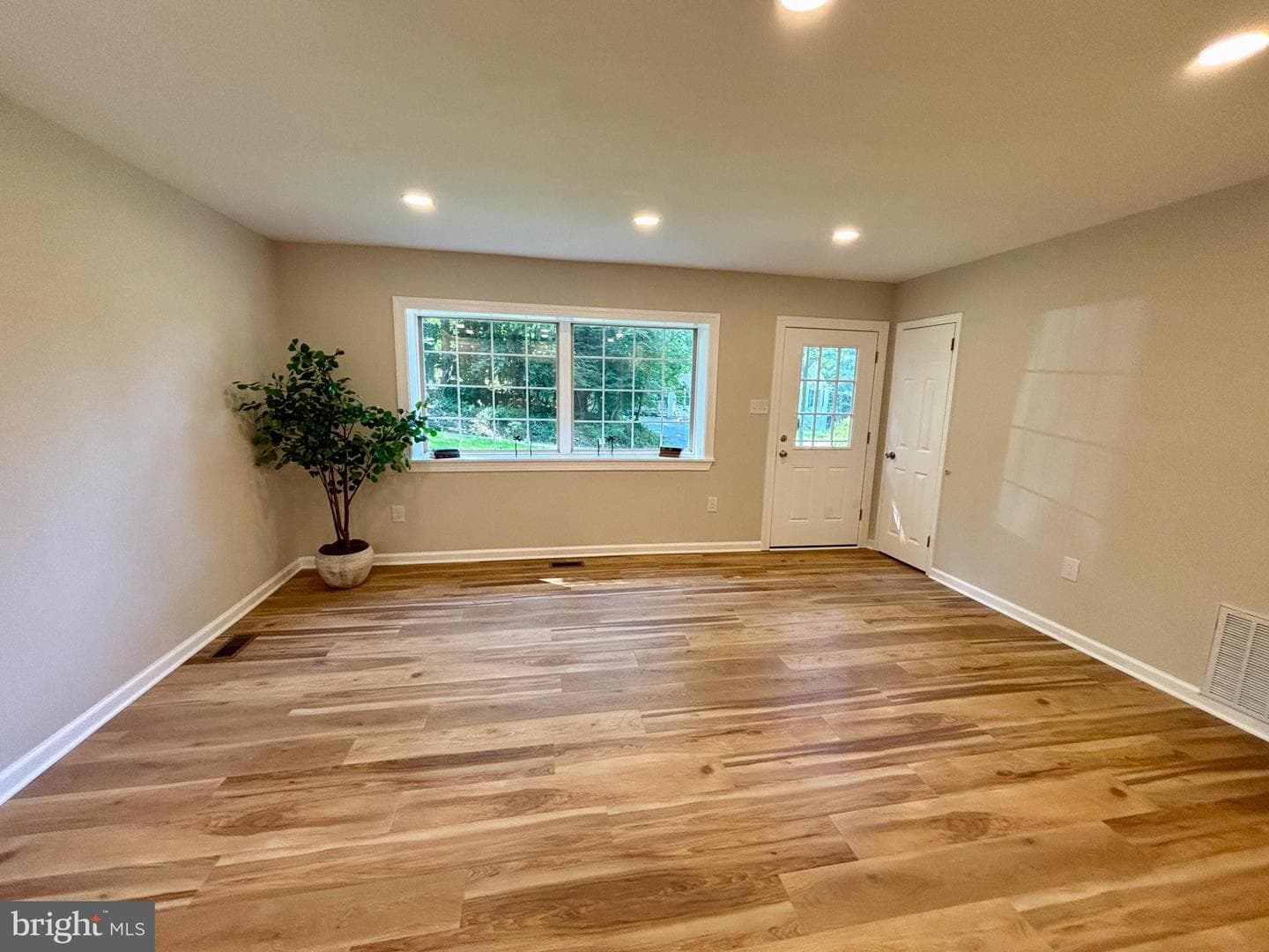237 Oakridge Drive photo 3