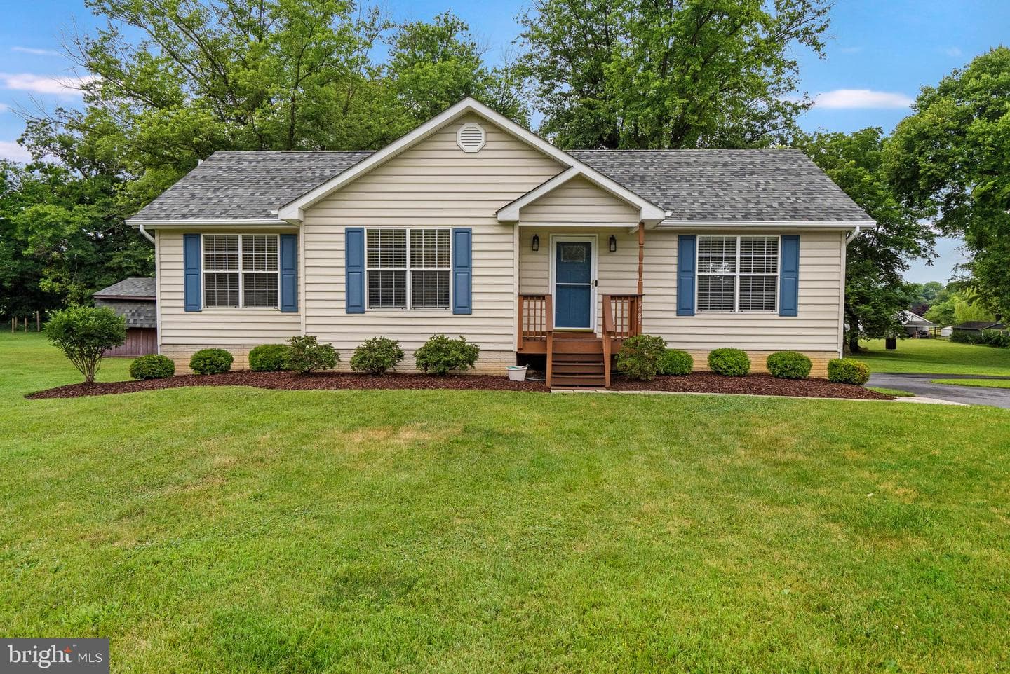 5487 Summit Point Road photo 2