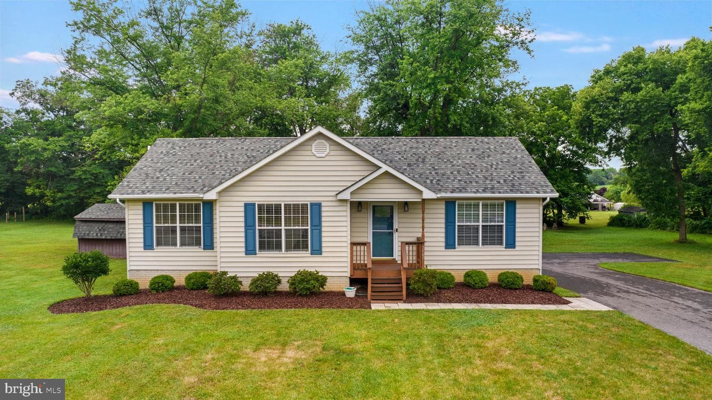 5487 Summit Point Road photo 3