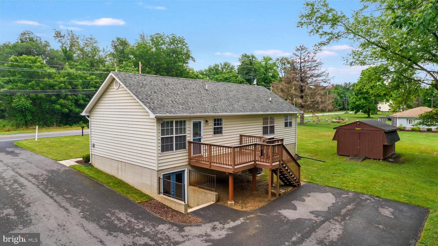 5487 Summit Point Road photo 32