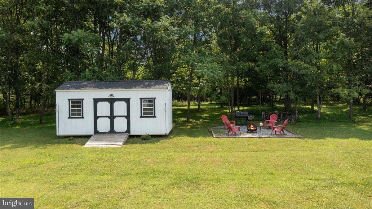 352 Basset Lane photo 81