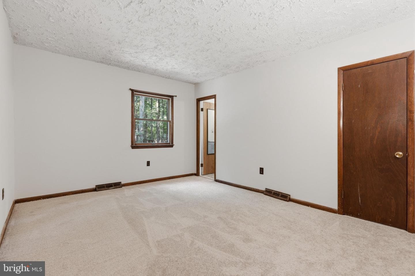656 Kelly Drive photo 20