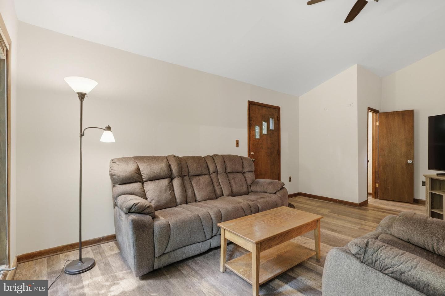 656 Kelly Drive photo 28