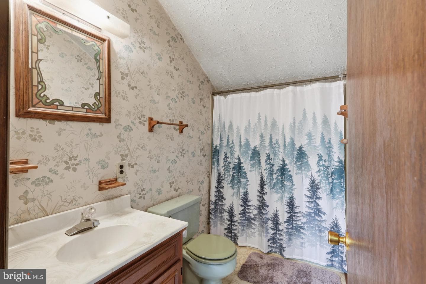 656 Kelly Drive photo 35