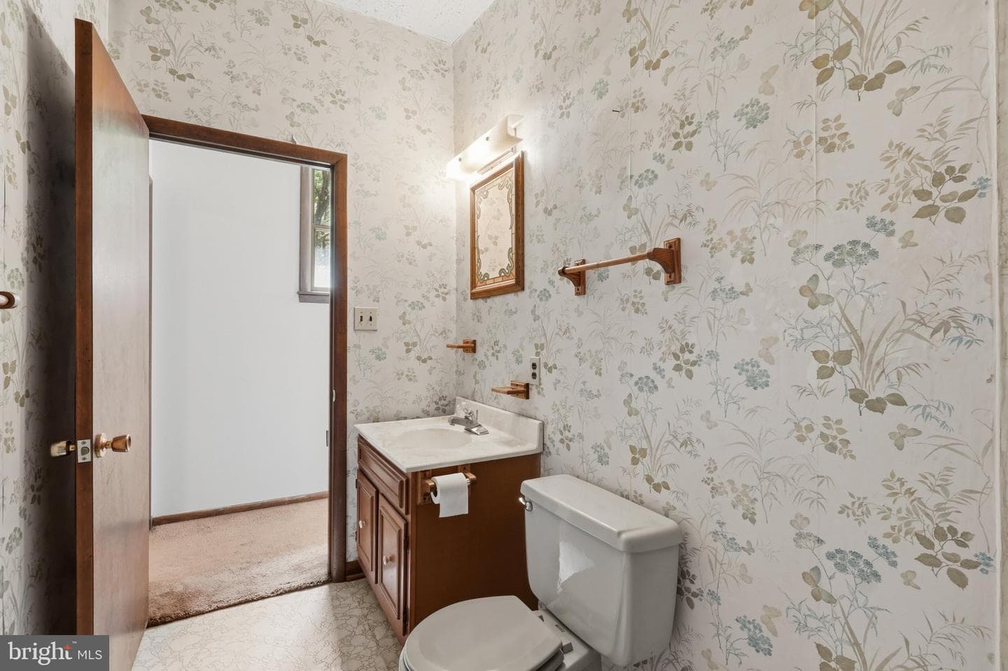 656 Kelly Drive photo 36