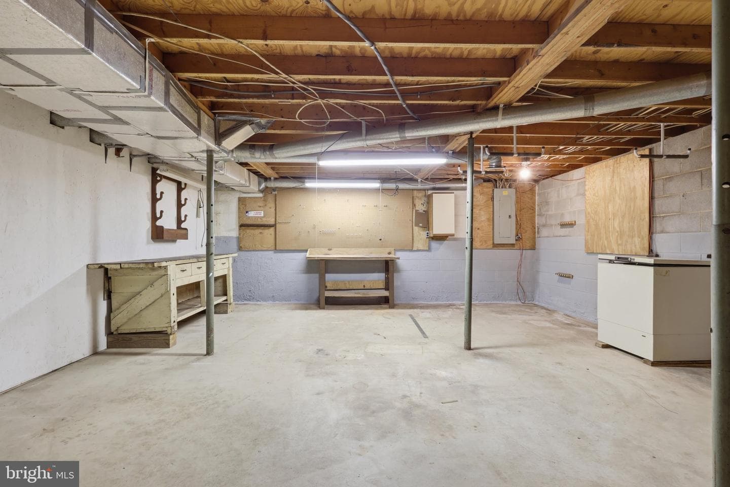656 Kelly Drive photo 42