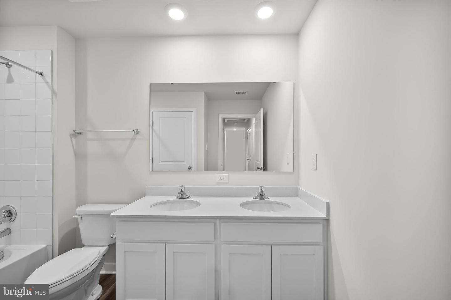 402 Eclipse Street photo 27