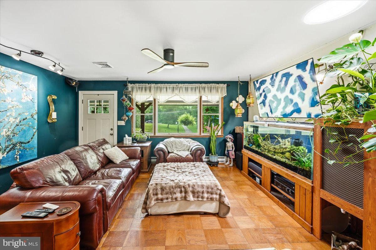 61 Natalie Lane photo 11