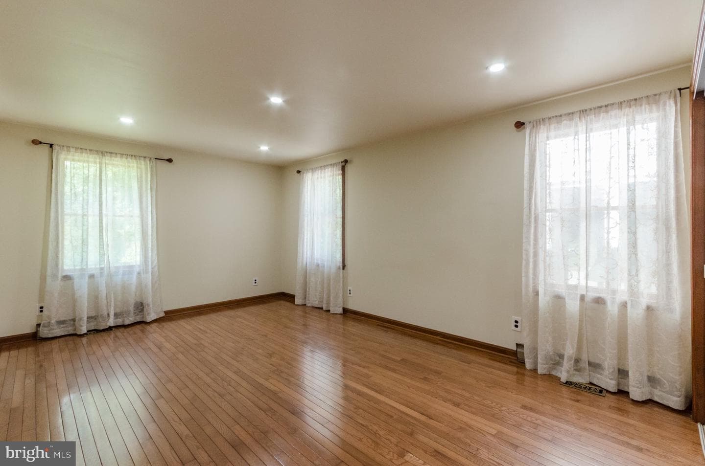 887 Woodbury Drive photo 40