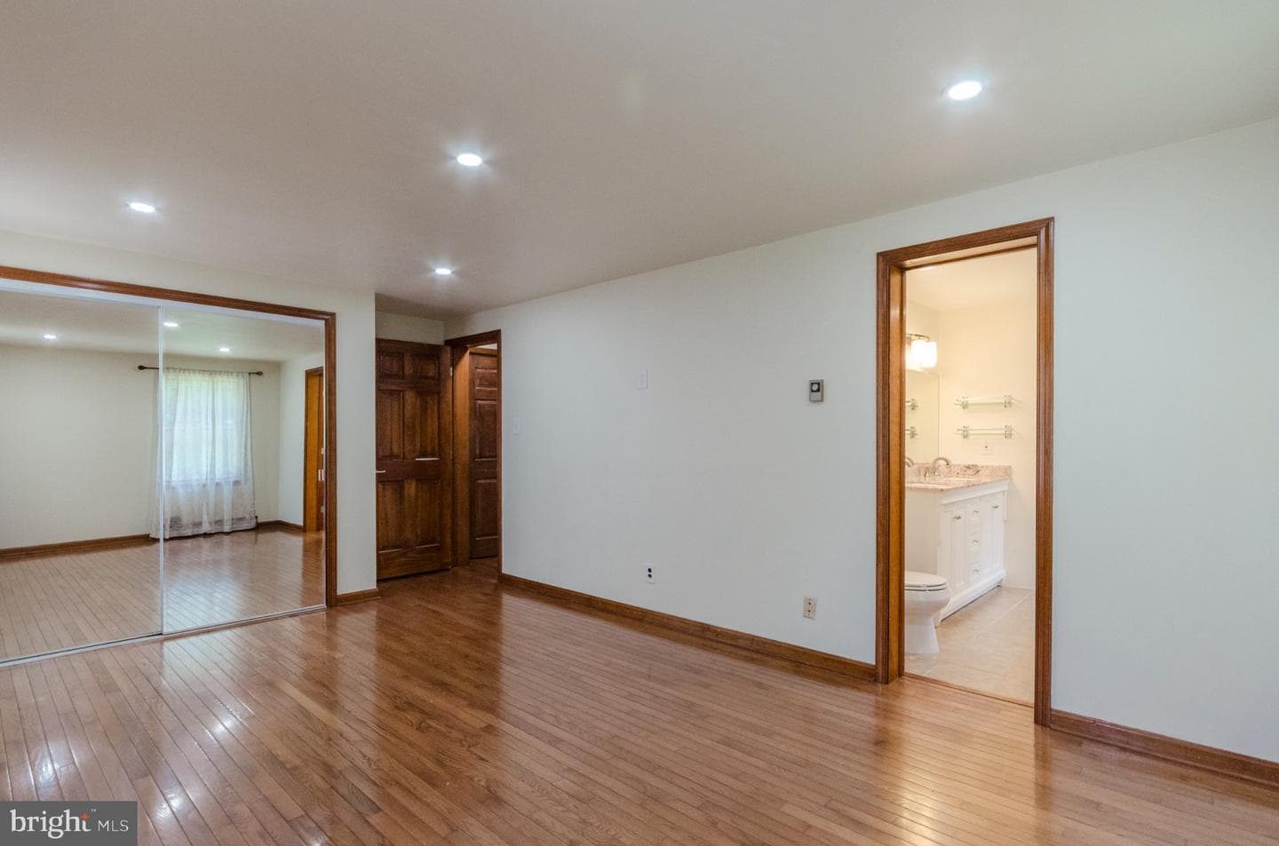 887 Woodbury Drive photo 43