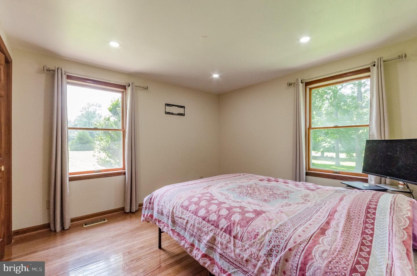 887 Woodbury Drive photo 46