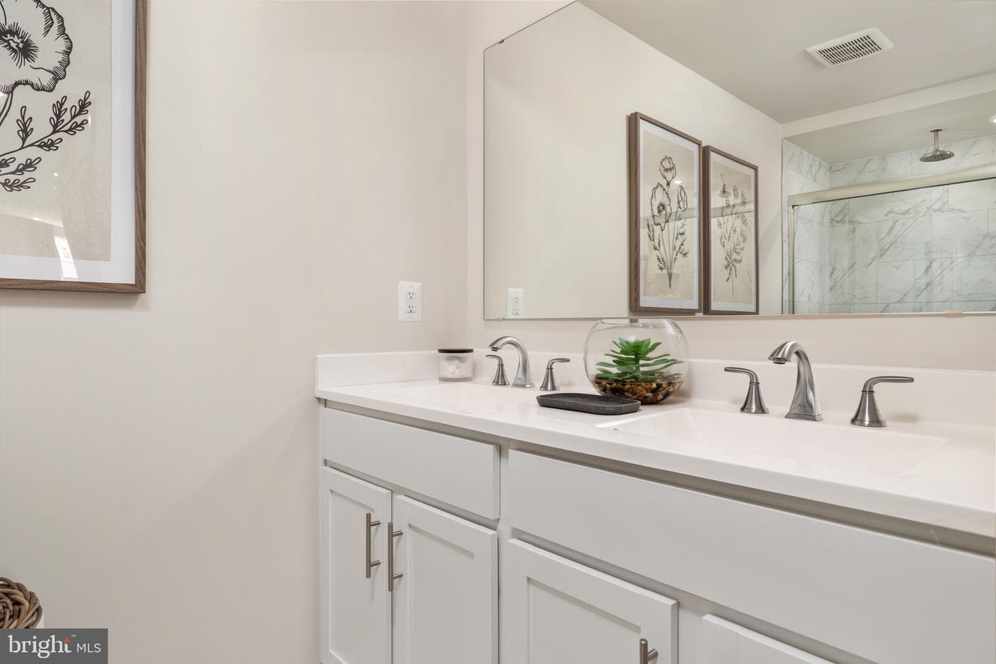 110 Thorton Avenue photo 15