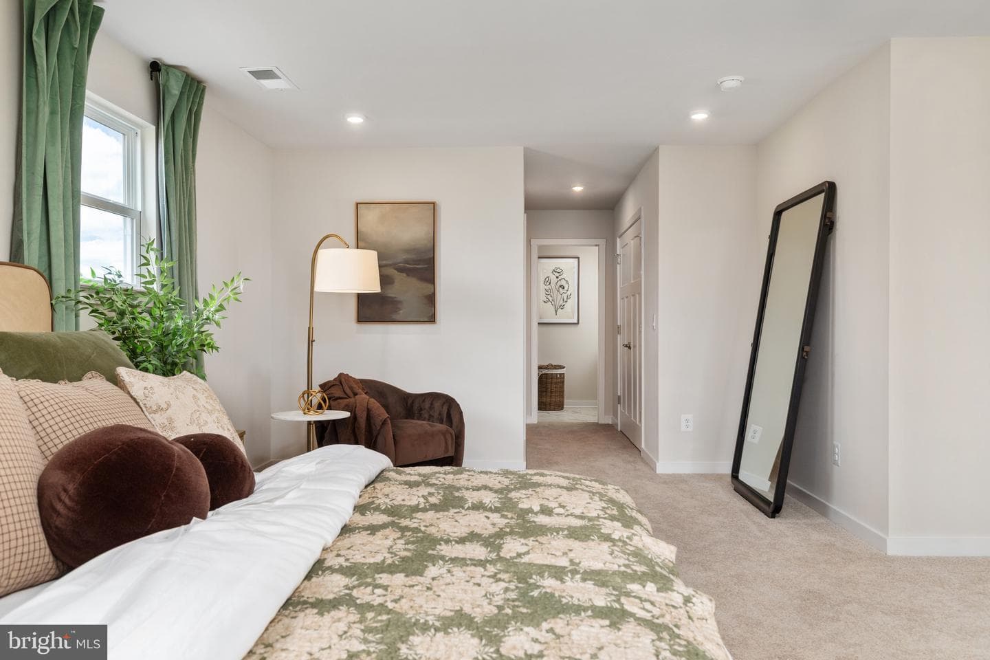 90 Thorton Avenue photo 12