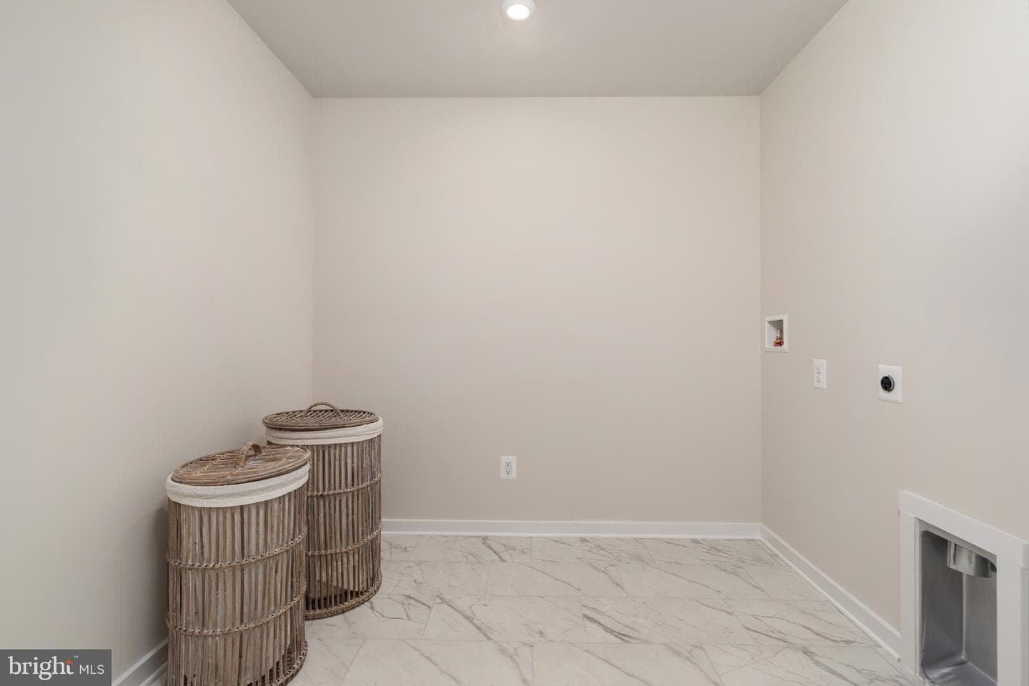 90 Thorton Avenue photo 16