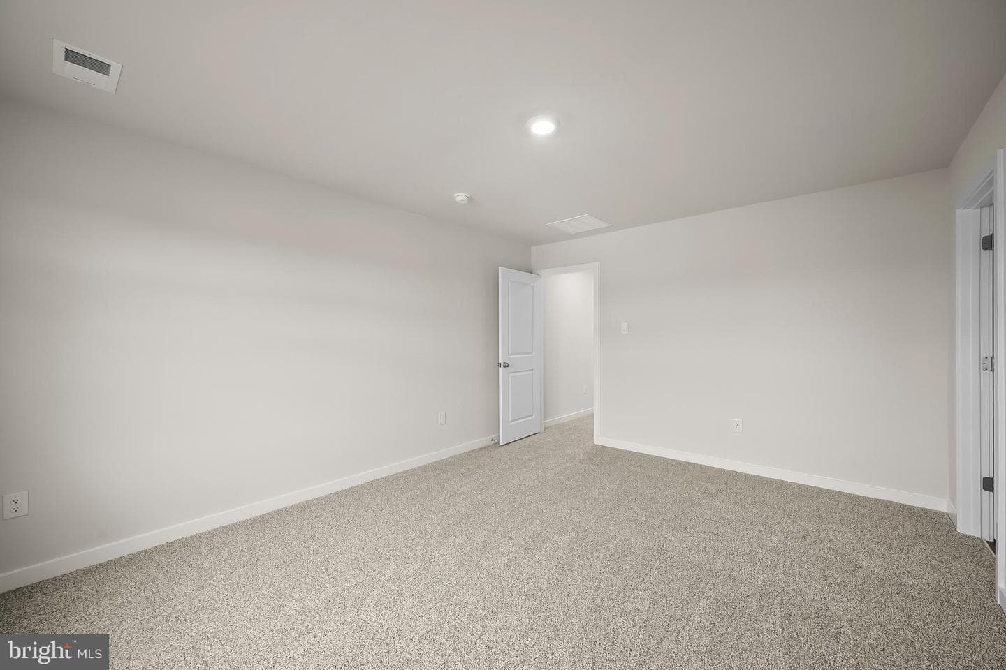 211 Eclipse Street photo 15