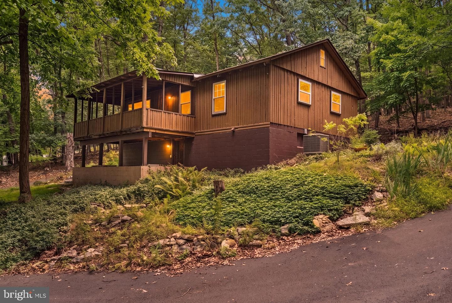 964 Valley View Road photo 2