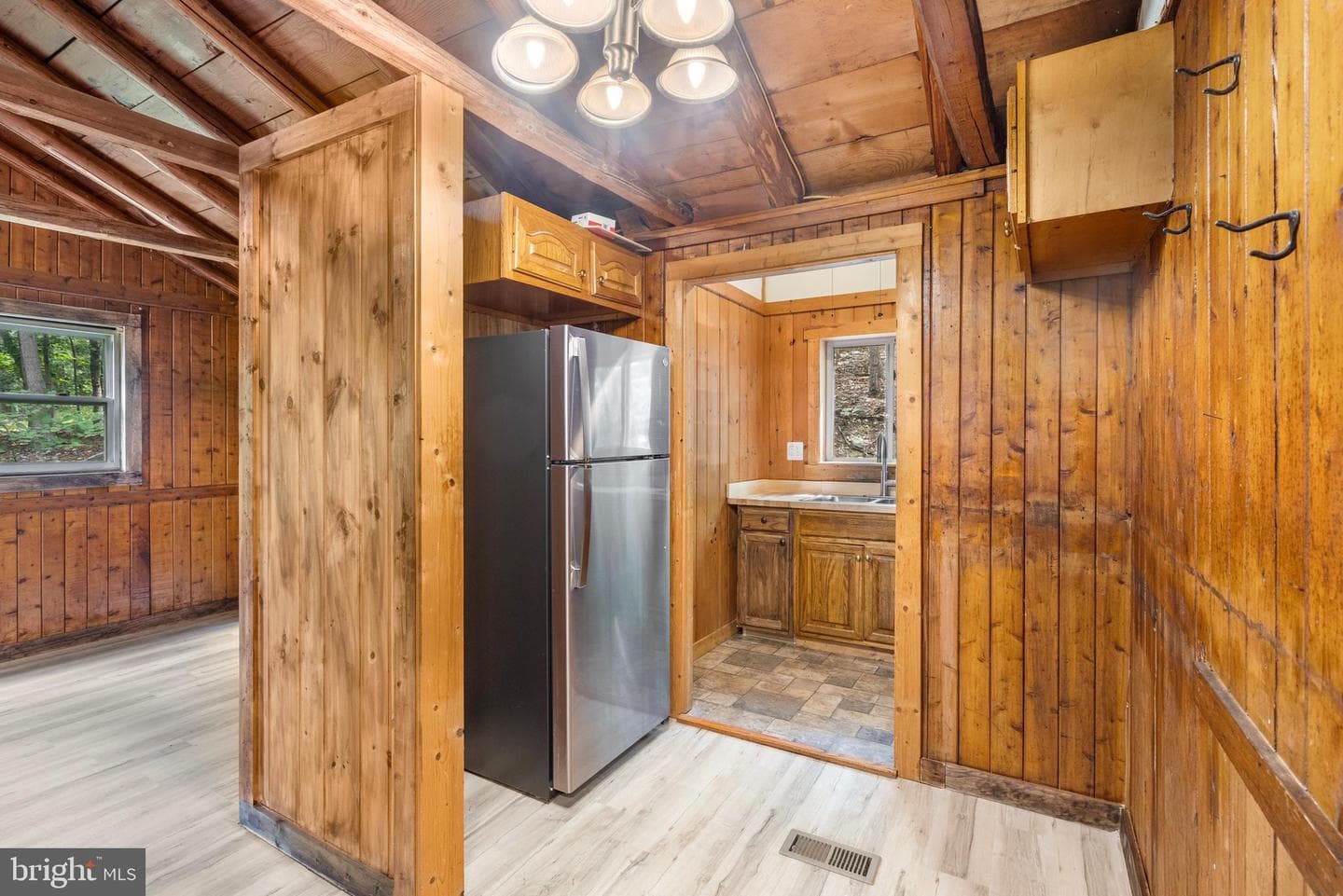 964 Valley View Road photo 5