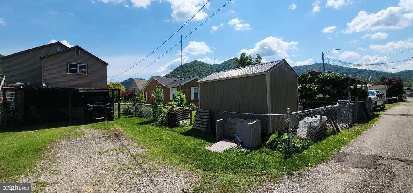 502 Alexander St photo 10