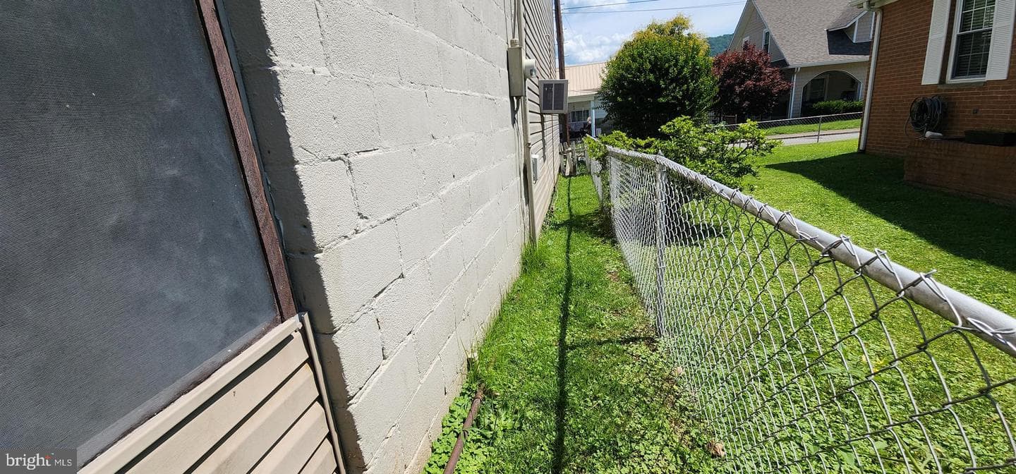 502 Alexander St photo 15