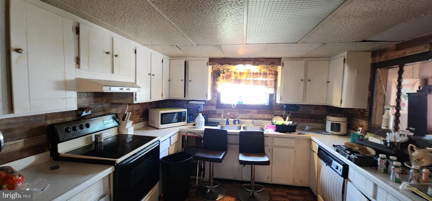 502 Alexander St photo 40