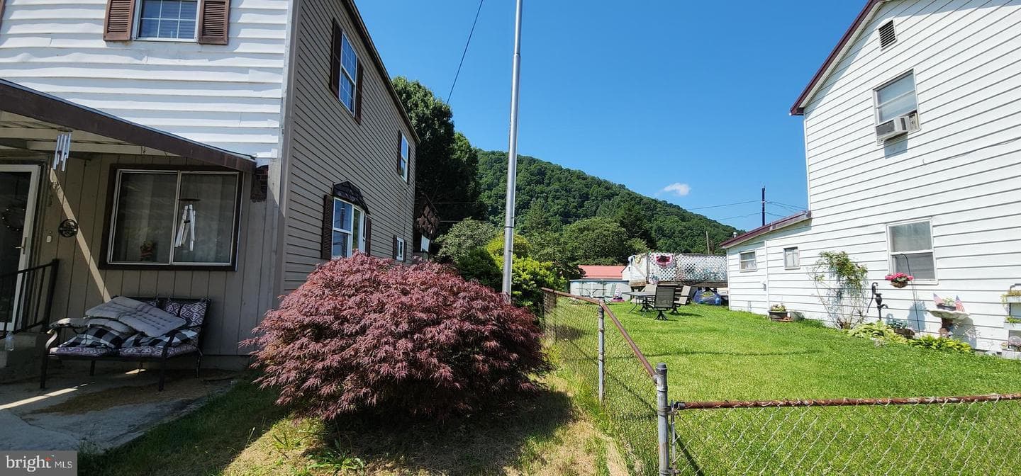 502 Alexander St photo 5