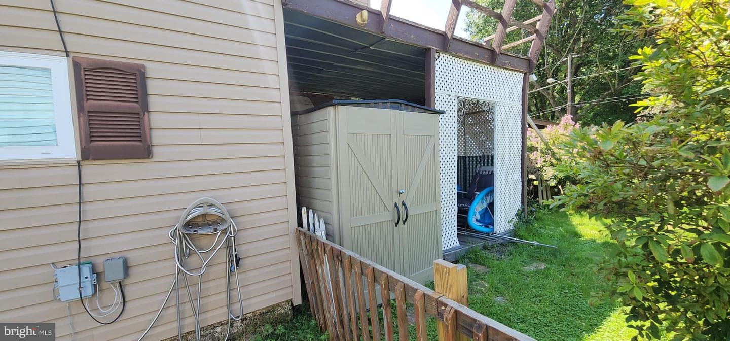 502 Alexander St photo 6