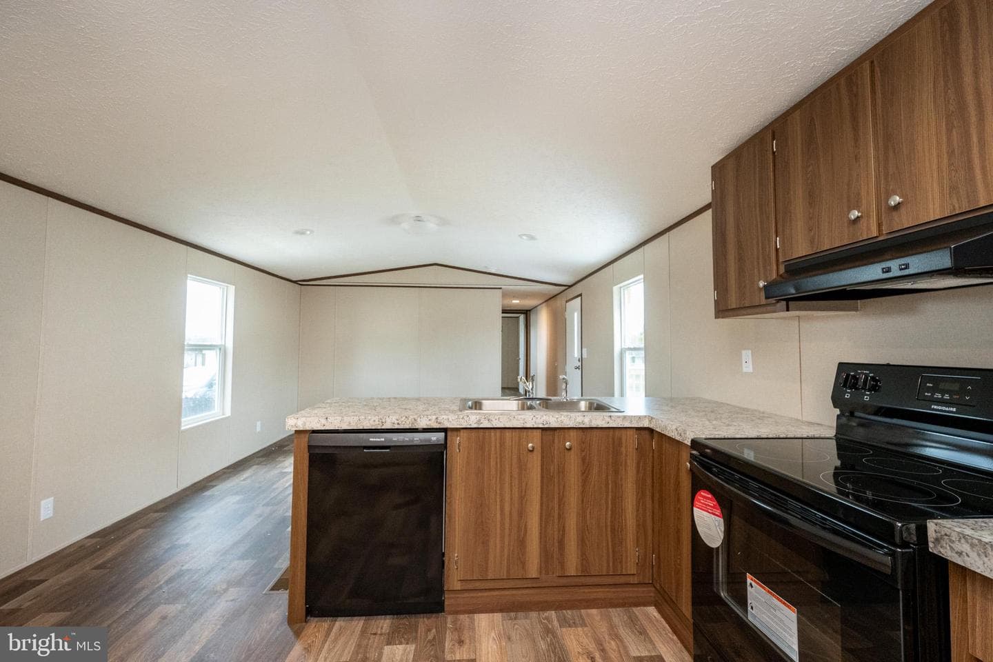 97 Saint Clair's Village photo 12