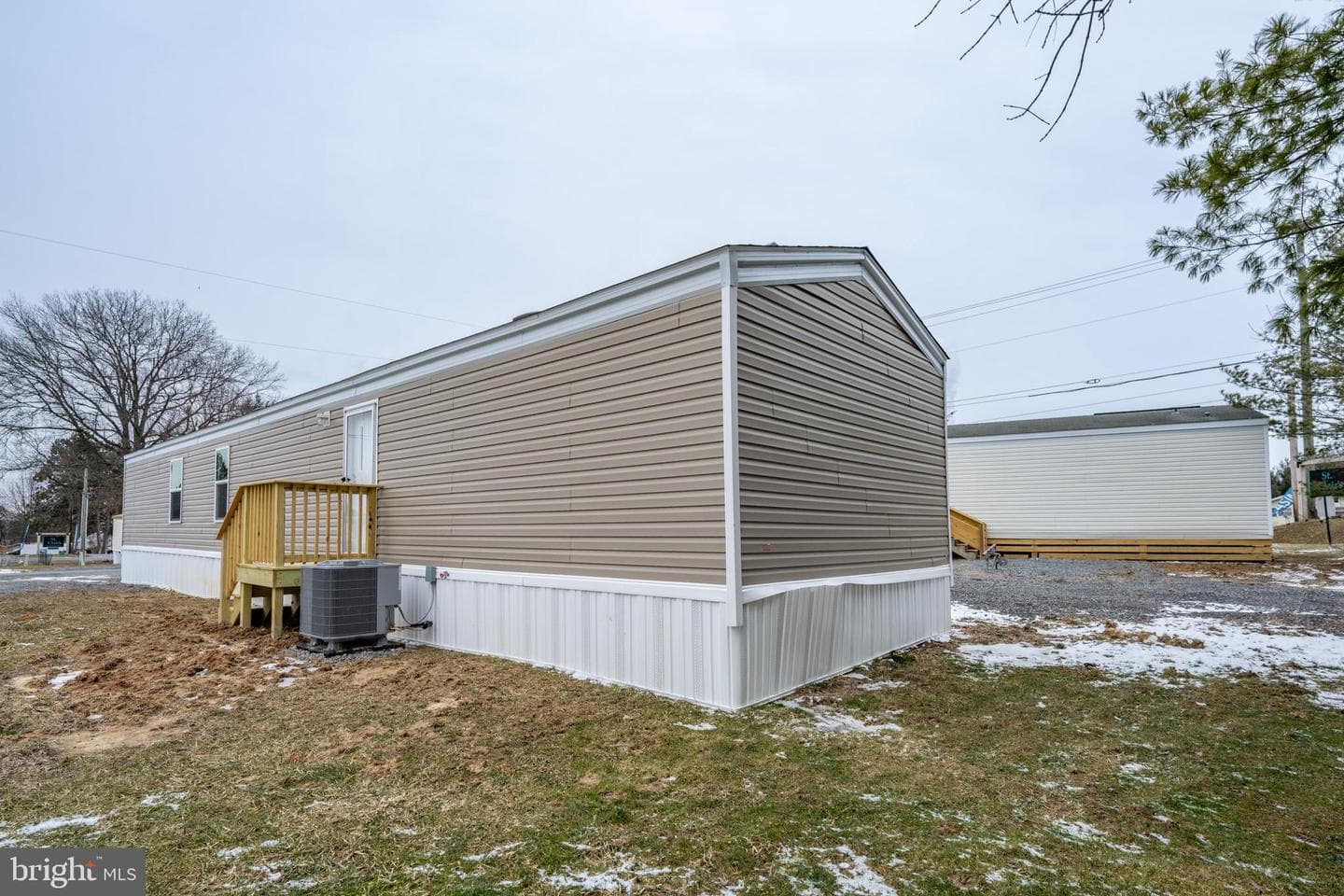 97 Saint Clair's Village photo 2