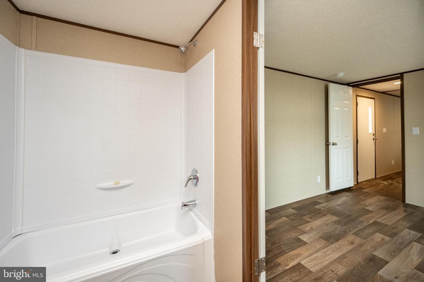 97 Saint Clair's Village photo 28