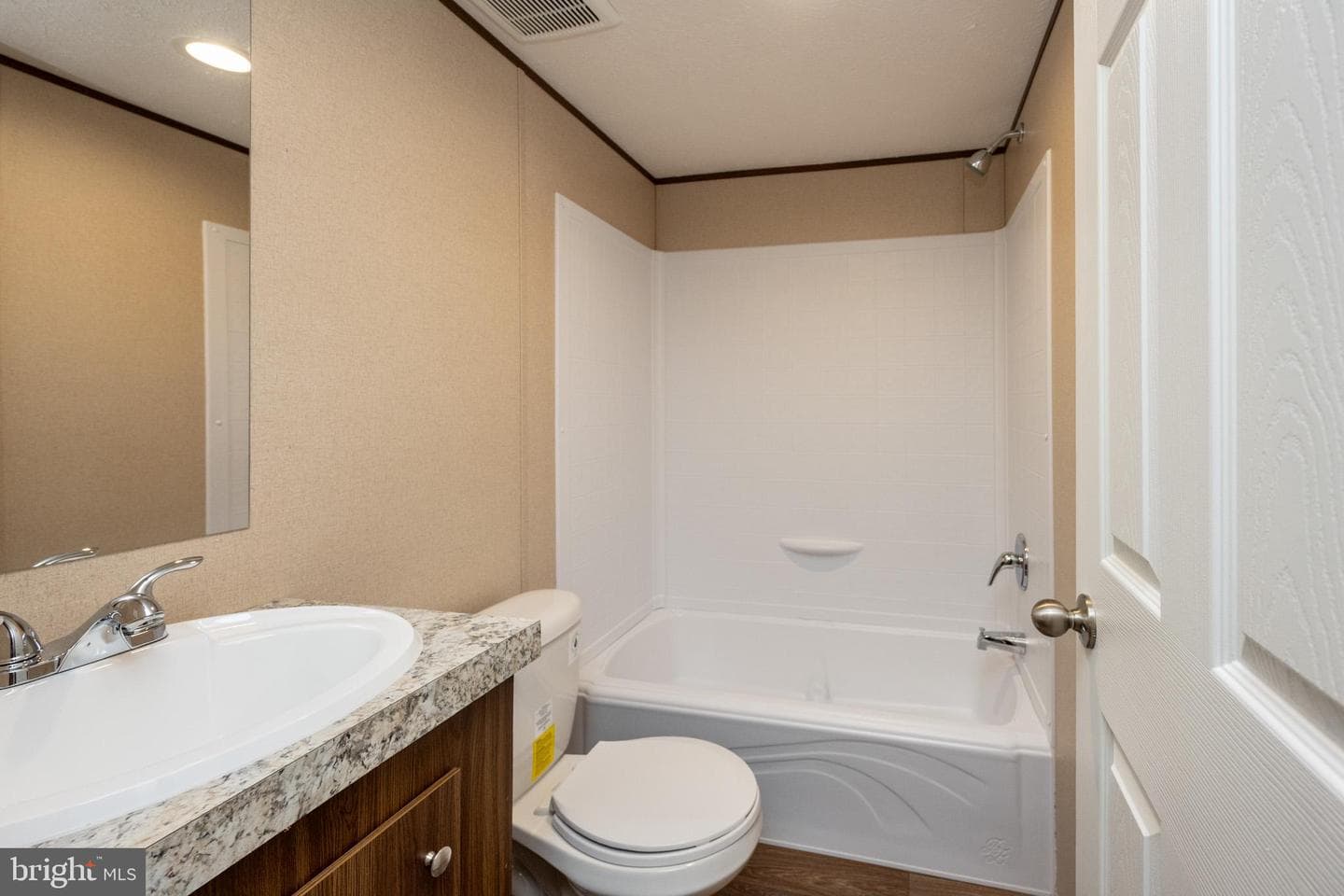 97 Saint Clair's Village photo 36