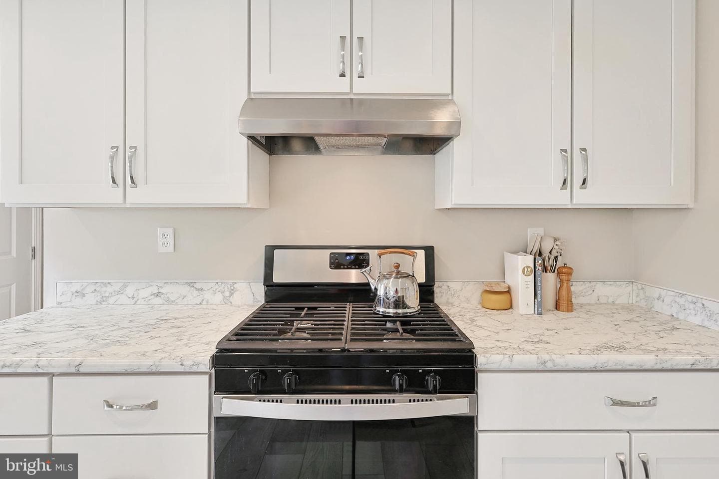 1525 Beacon Street photo 11