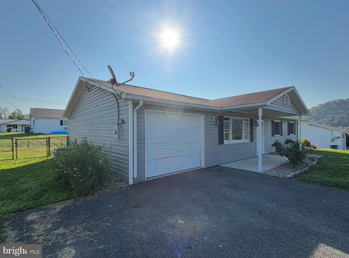 136 Meadow Street photo 4