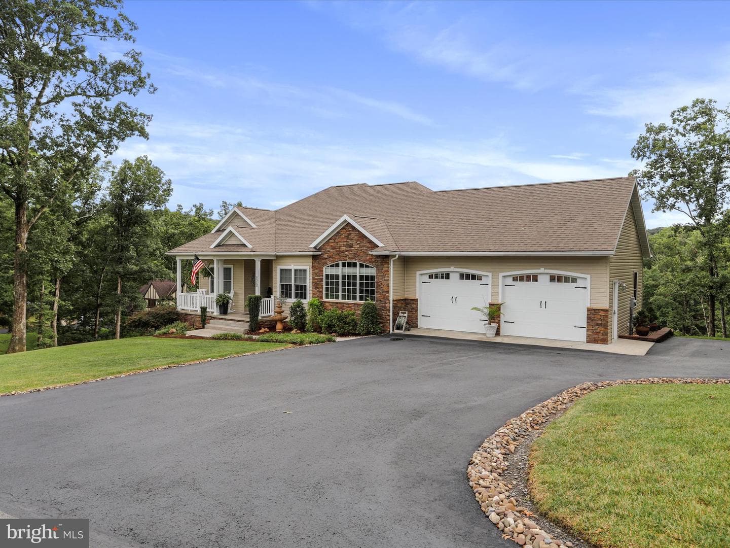 1510 N Lakewood Drive photo 2