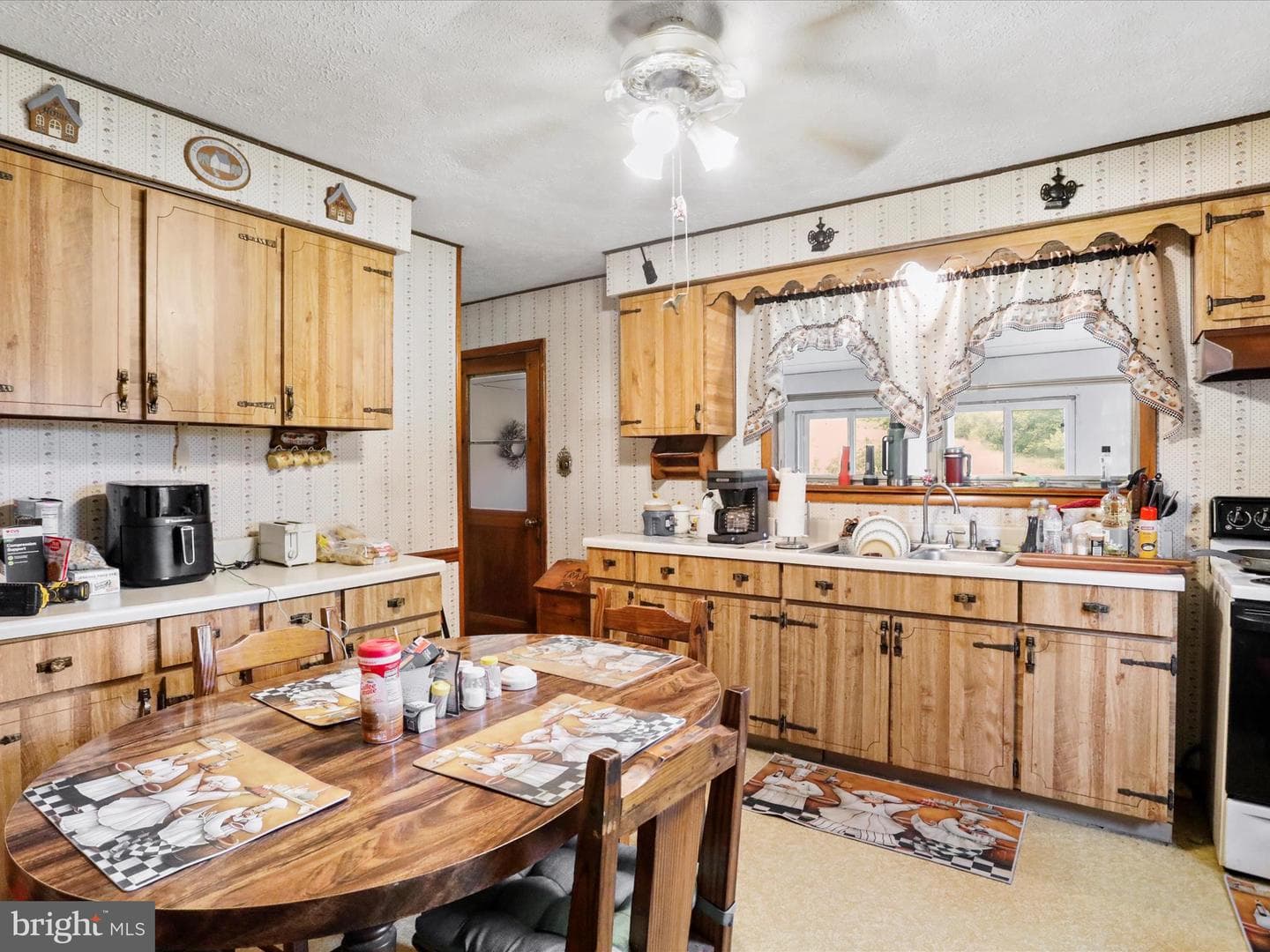 736 Susan Fleek Road photo 16