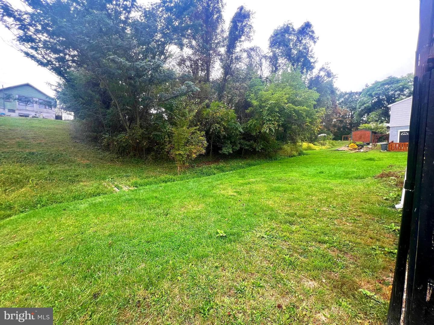 323 Richmond Street photo 3