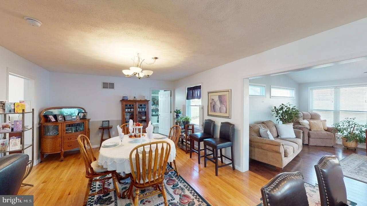 1560 Beacon Street photo 12