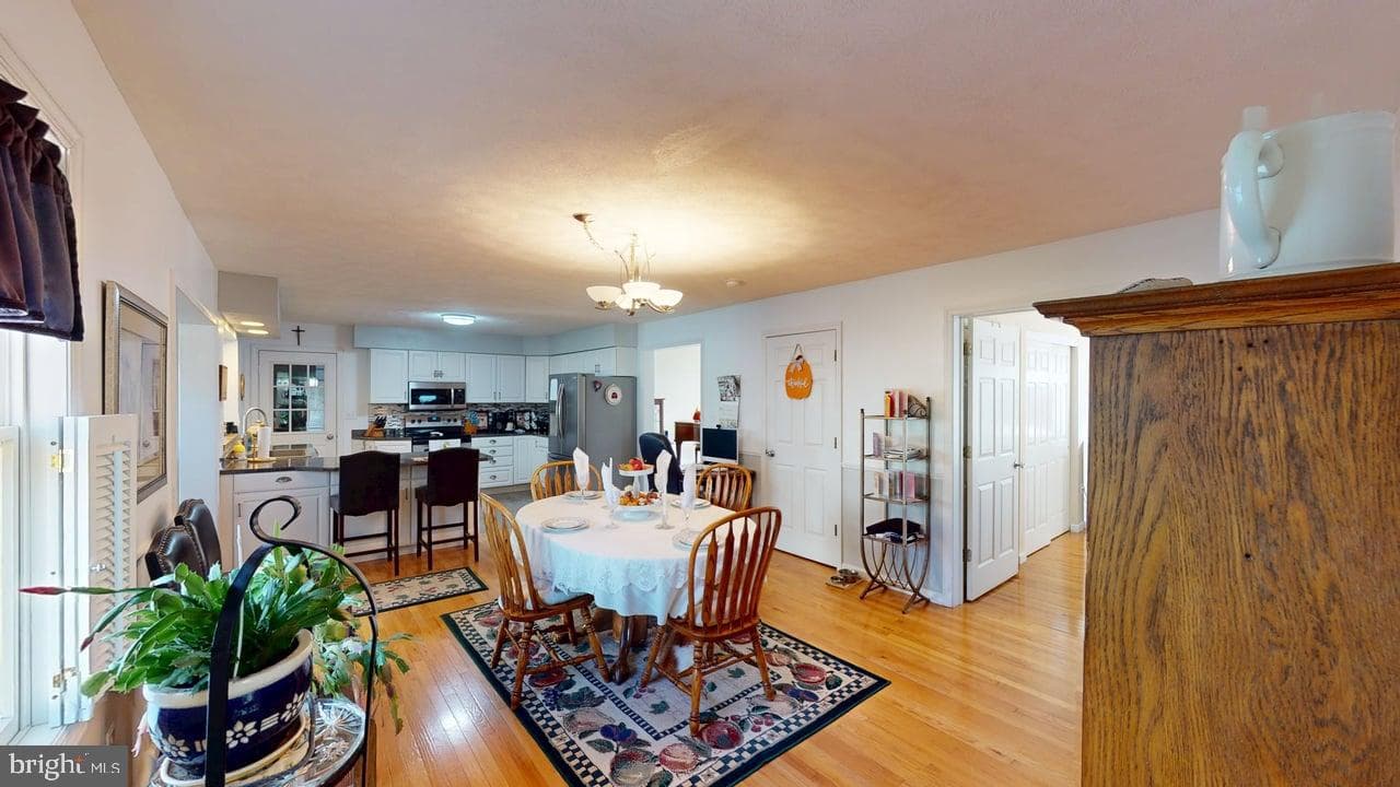1560 Beacon Street photo 13