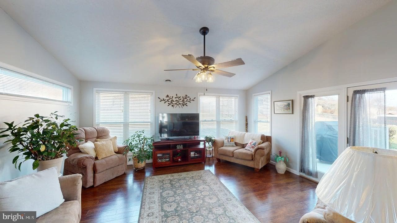 1560 Beacon Street photo 14