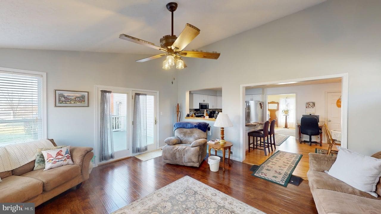 1560 Beacon Street photo 15