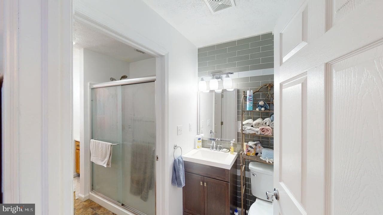 1560 Beacon Street photo 17