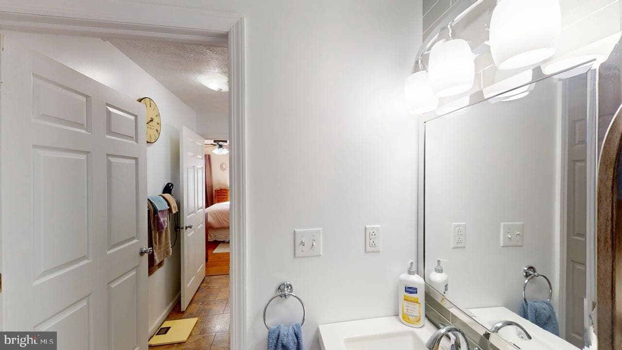 1560 Beacon Street photo 18