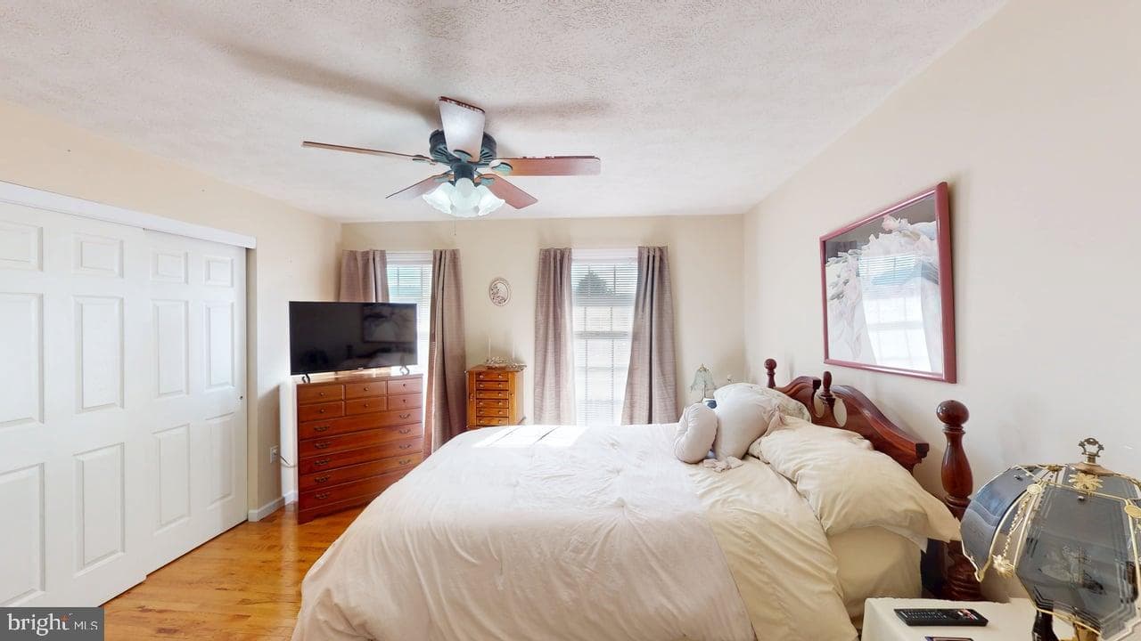 1560 Beacon Street photo 21