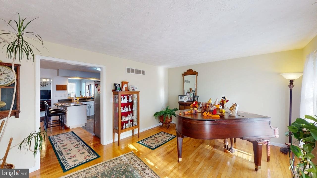 1560 Beacon Street photo 6