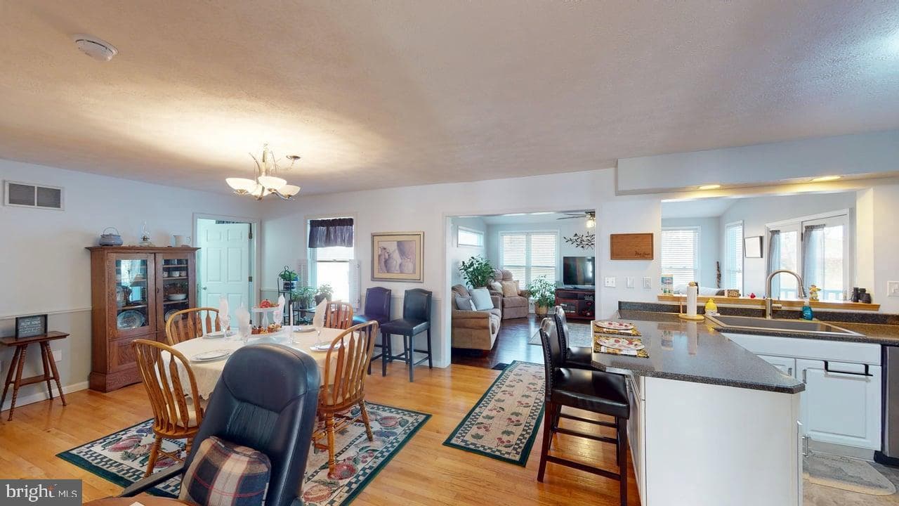 1560 Beacon Street photo 8