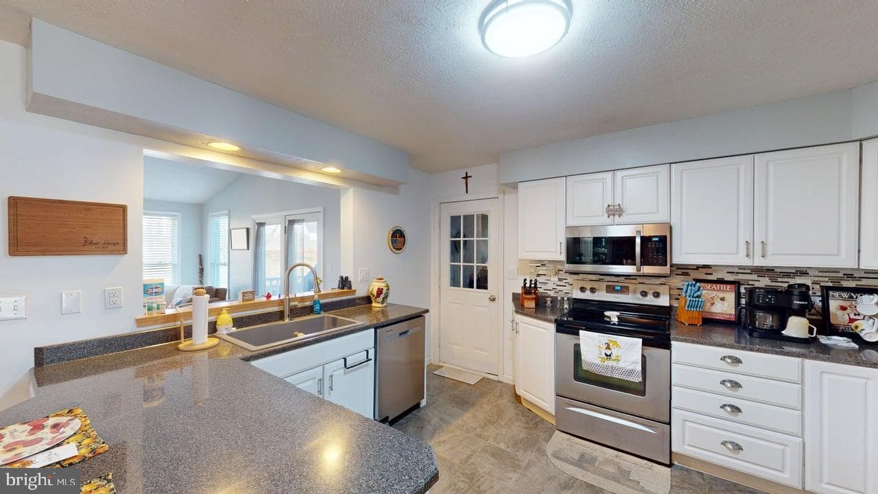 1560 Beacon Street photo 9