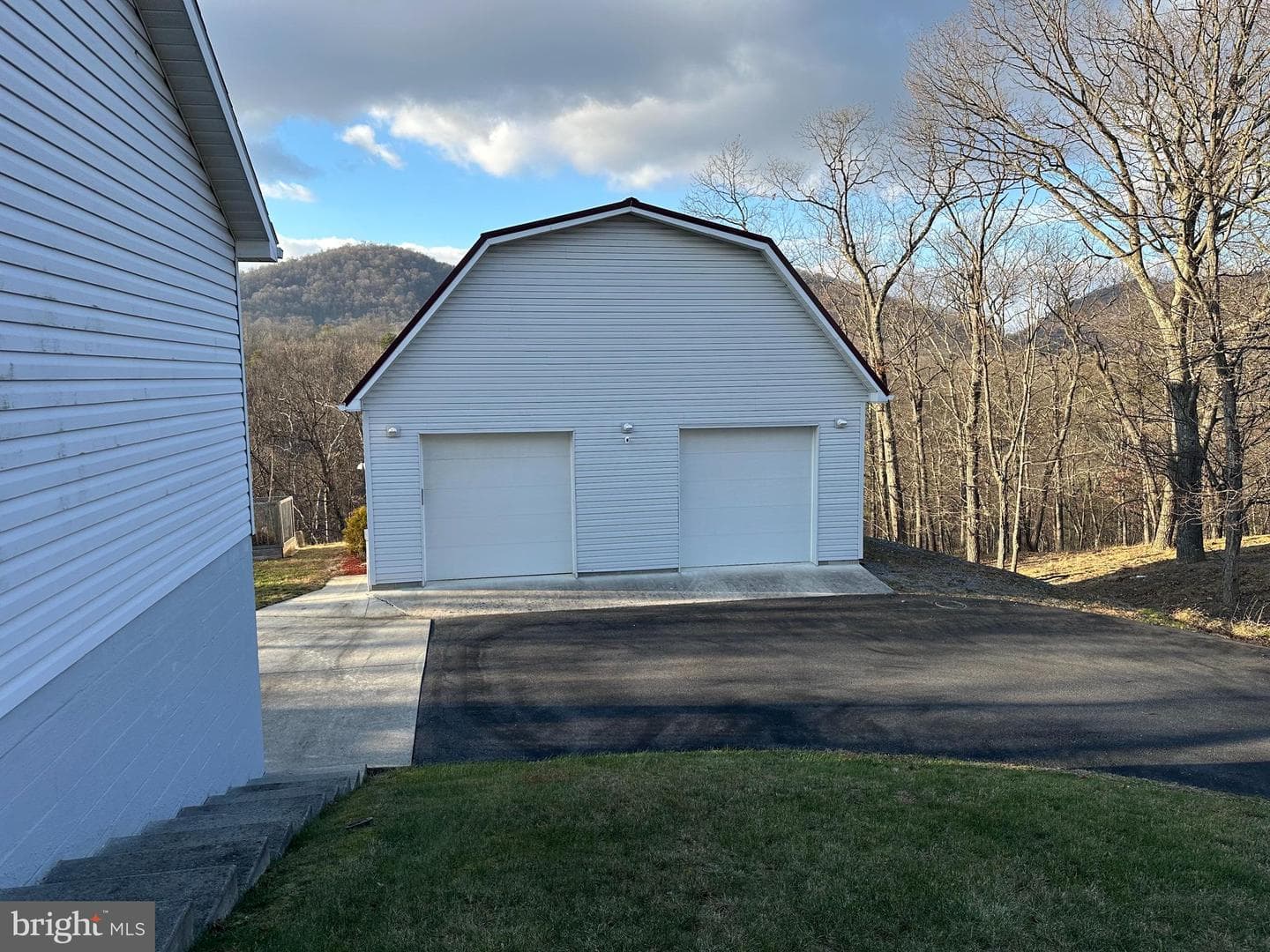 382 Ridgewood Drive photo 5