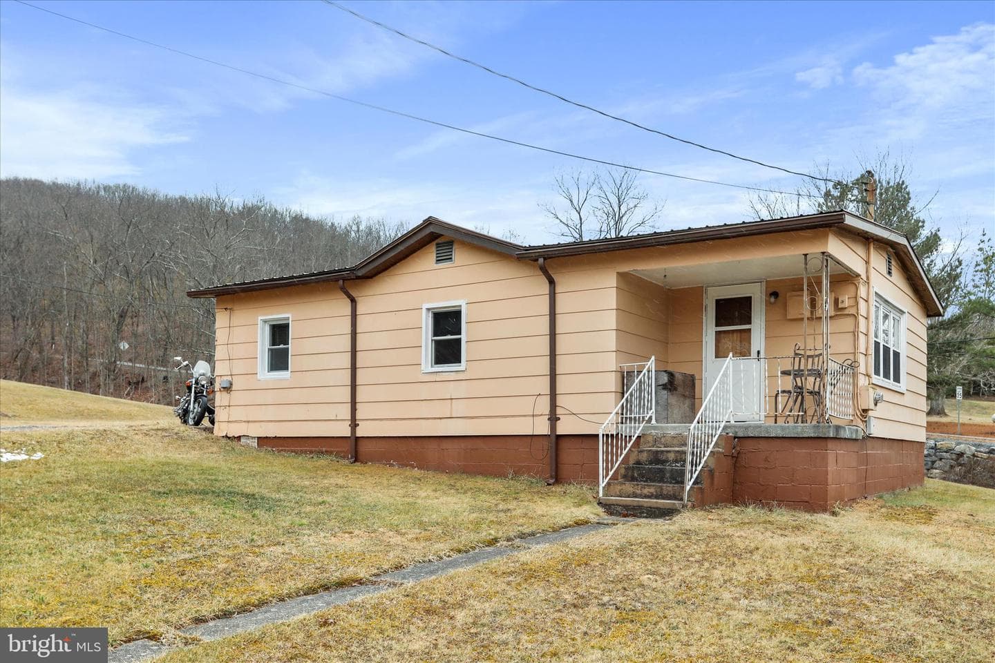48 Wayland Drive photo 2
