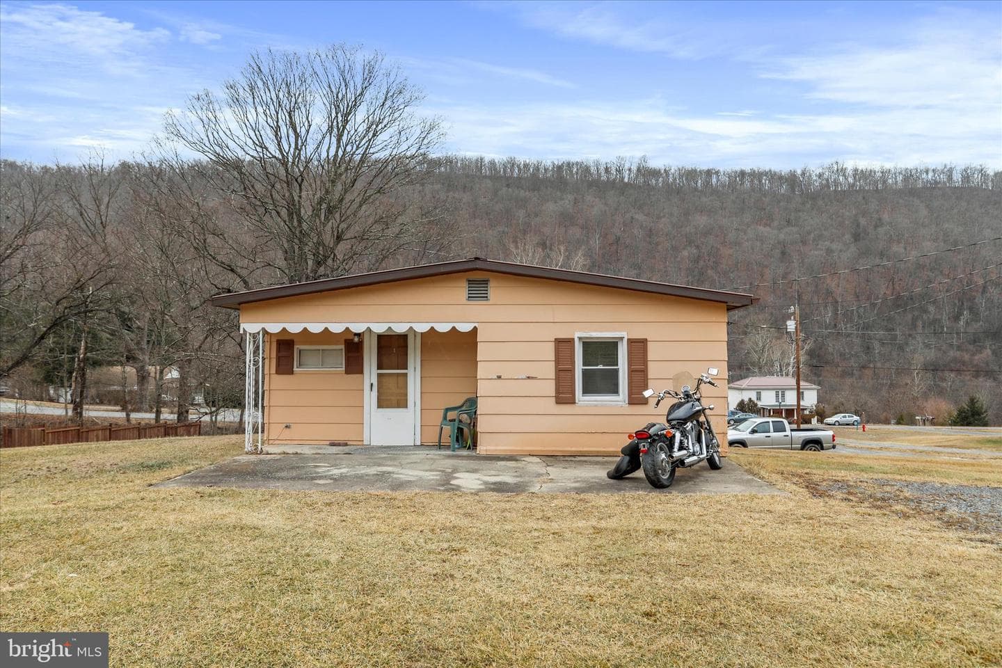 48 Wayland Drive photo 3